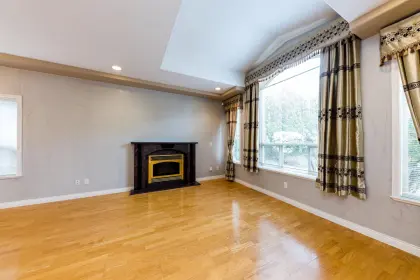 6828 Gilley Avenue, Burnaby, BC, Burnaby — Half Duplex for sale