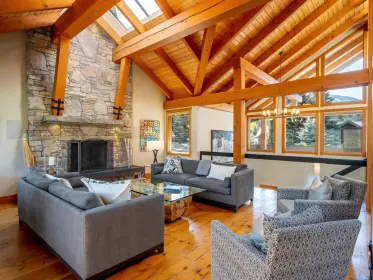 8061 Nicklaus North Boulevard, Whistler, BC, Whistler — Single Family Residence for sale