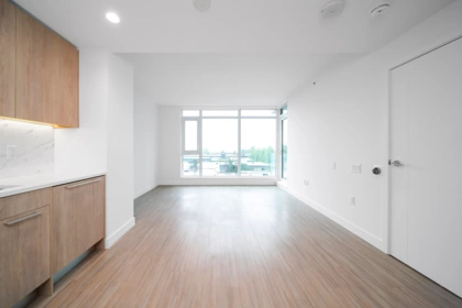 Primary Bathroom Photo of 502 6398 Silver Avenue, Burnaby, BC