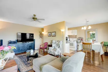 305 7473 140 Street, Surrey, BC, Surrey — Apartment/Condo for sale