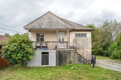 900 Lillian Street, Coquitlam, BC, Coquitlam — Single Family Residence for sale