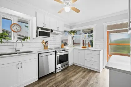 6180 Irmin Street, Burnaby, BC, Burnaby — Single Family Residence for sale