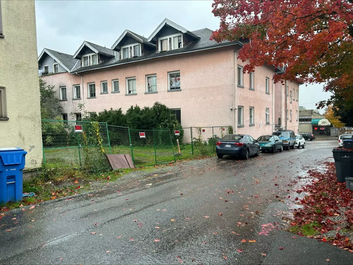 Living Room Photo of 1113 Sixth Avenue, New Westminster, BC