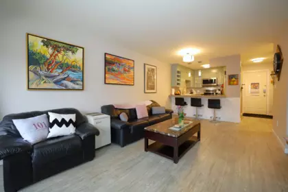 202 703 Gibsons Way, Gibsons, BC, Gibsons — Apartment/Condo for sale