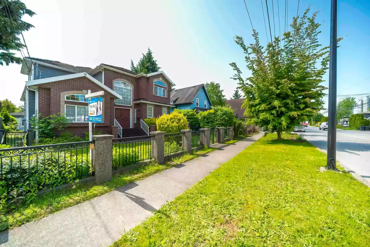 Family Room Photo of 1312 Tenth Avenue, New Westminster, BC