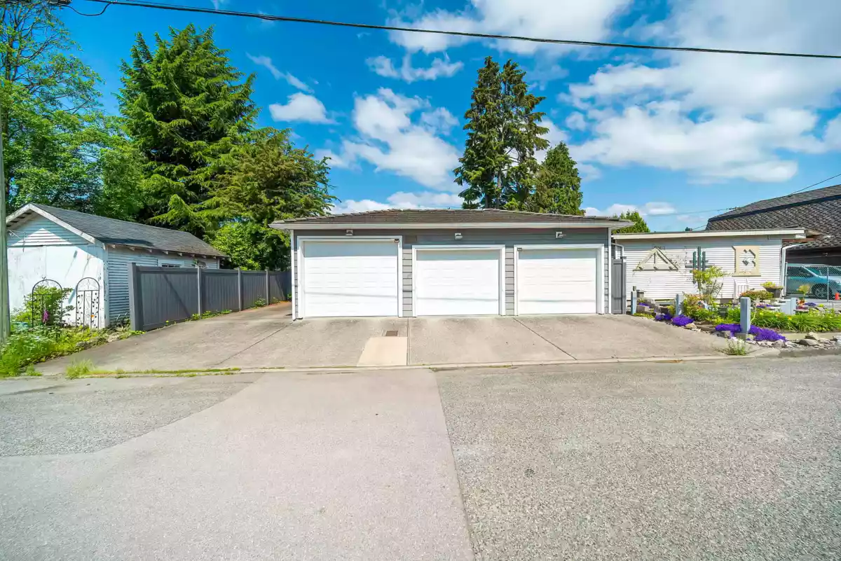 Garage Interior Photo of 1312 Tenth Avenue, New Westminster, BC