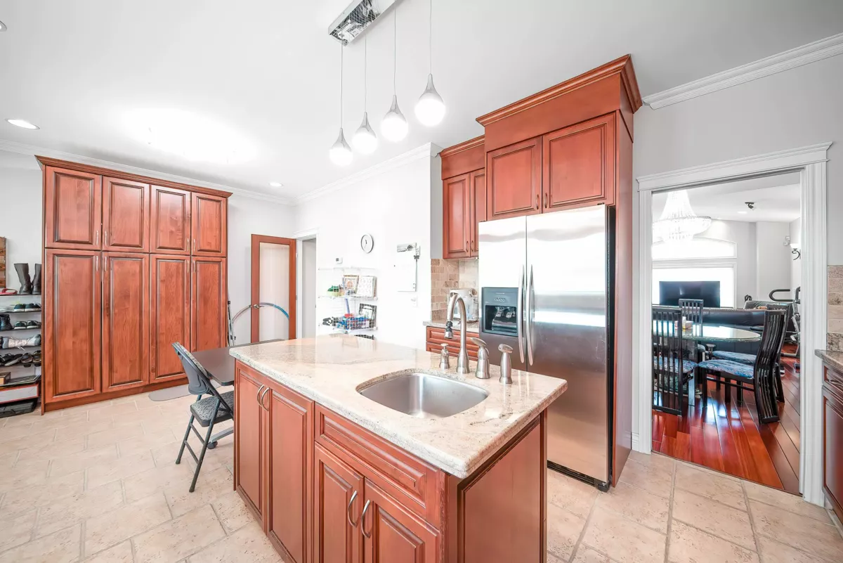 Guest Bathroom Photo of 1312 Tenth Avenue, New Westminster, BC