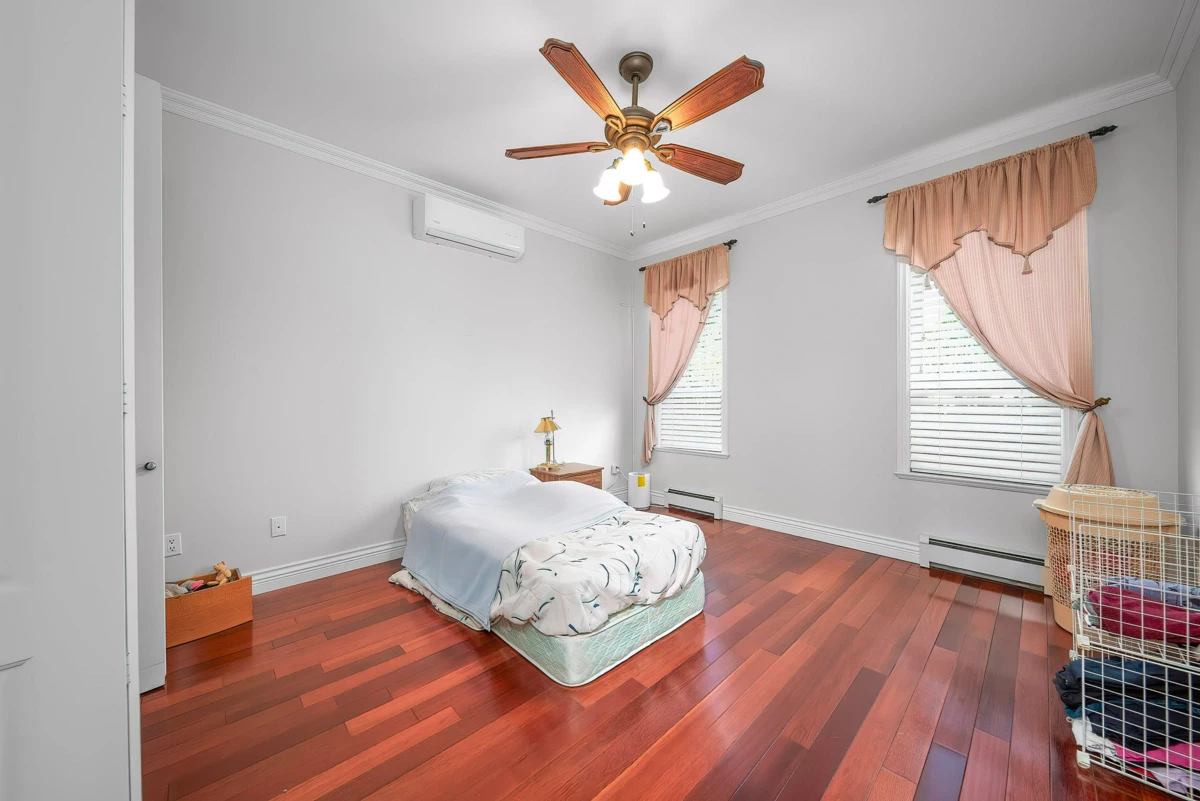 Loft / Bonus Room Photo of 1312 Tenth Avenue, New Westminster, BC