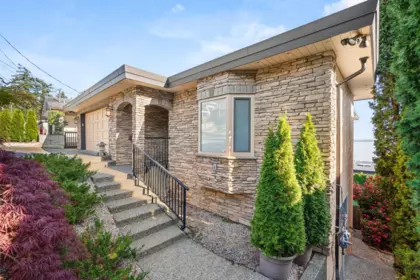 14728 Oxenham Avenue, White Rock, BC, White rock — Single Family Residence for sale