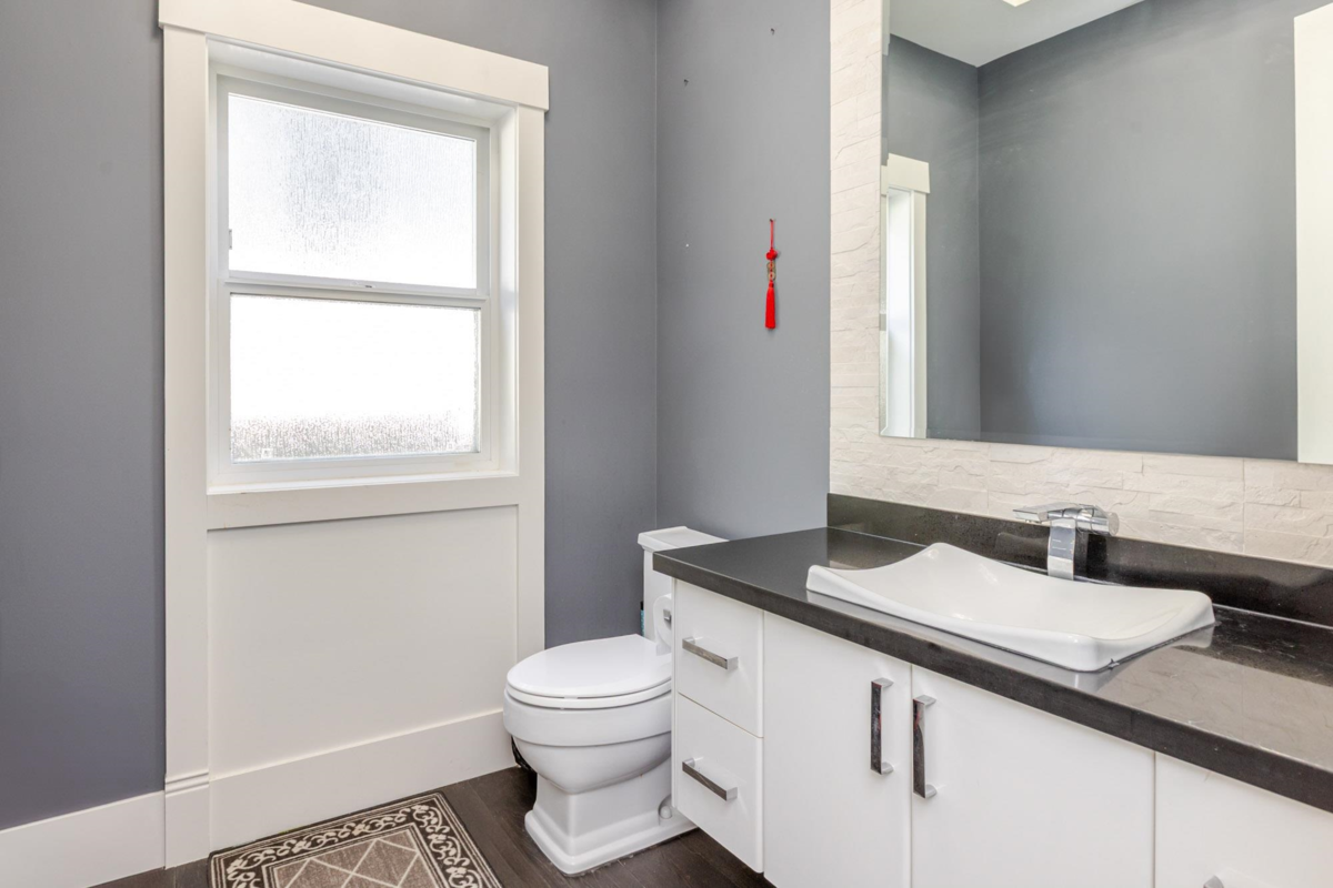 Bedroom 4 Photo of 1540 Maple Street, White Rock, BC