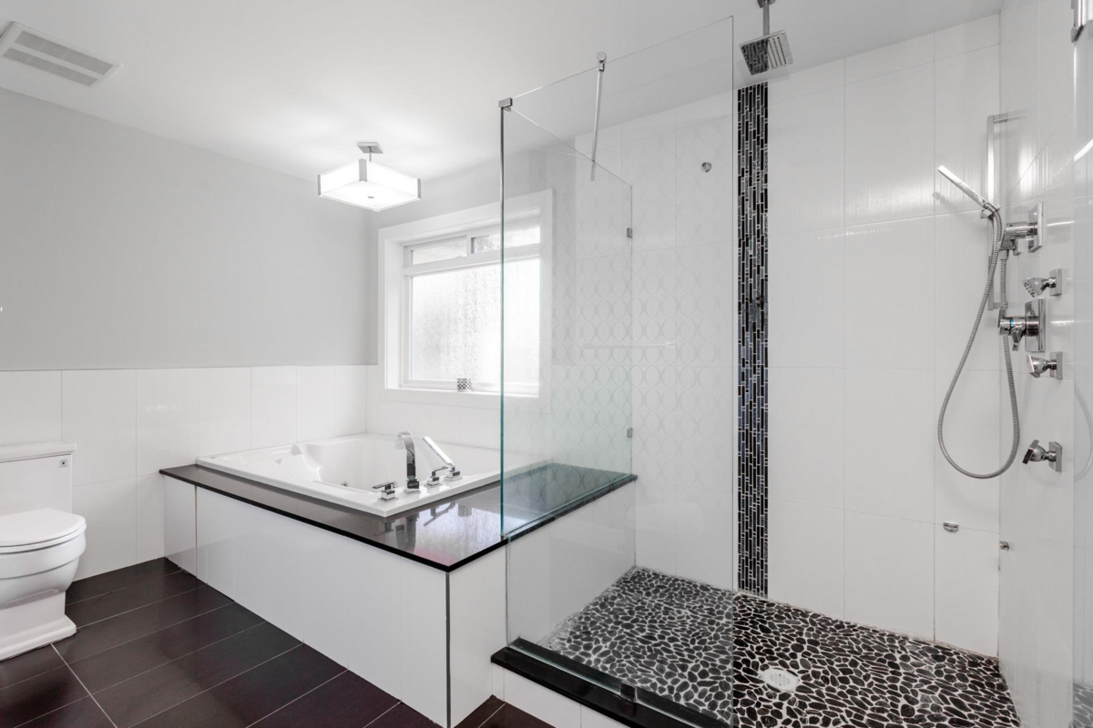 Entry Foyer Photo of 1540 Maple Street, White Rock, BC