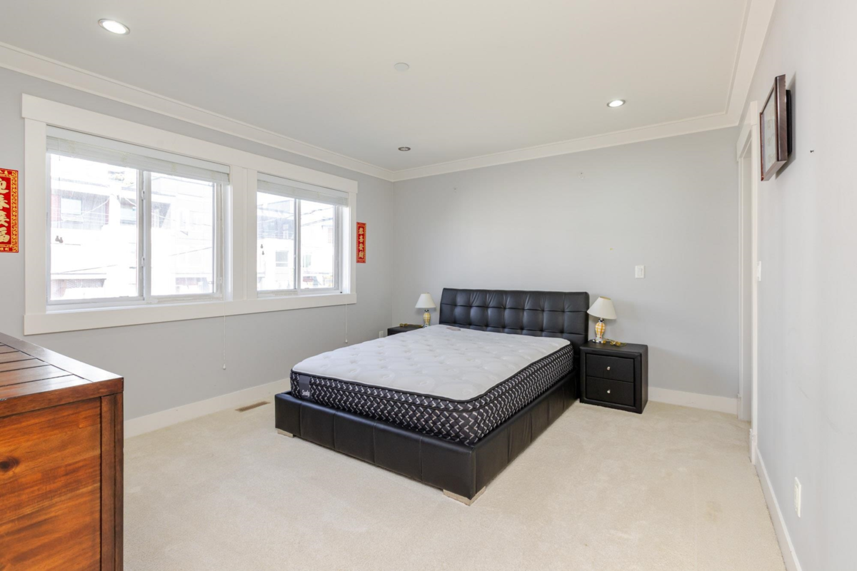 Front Yard Photo of 1540 Maple Street, White Rock, BC