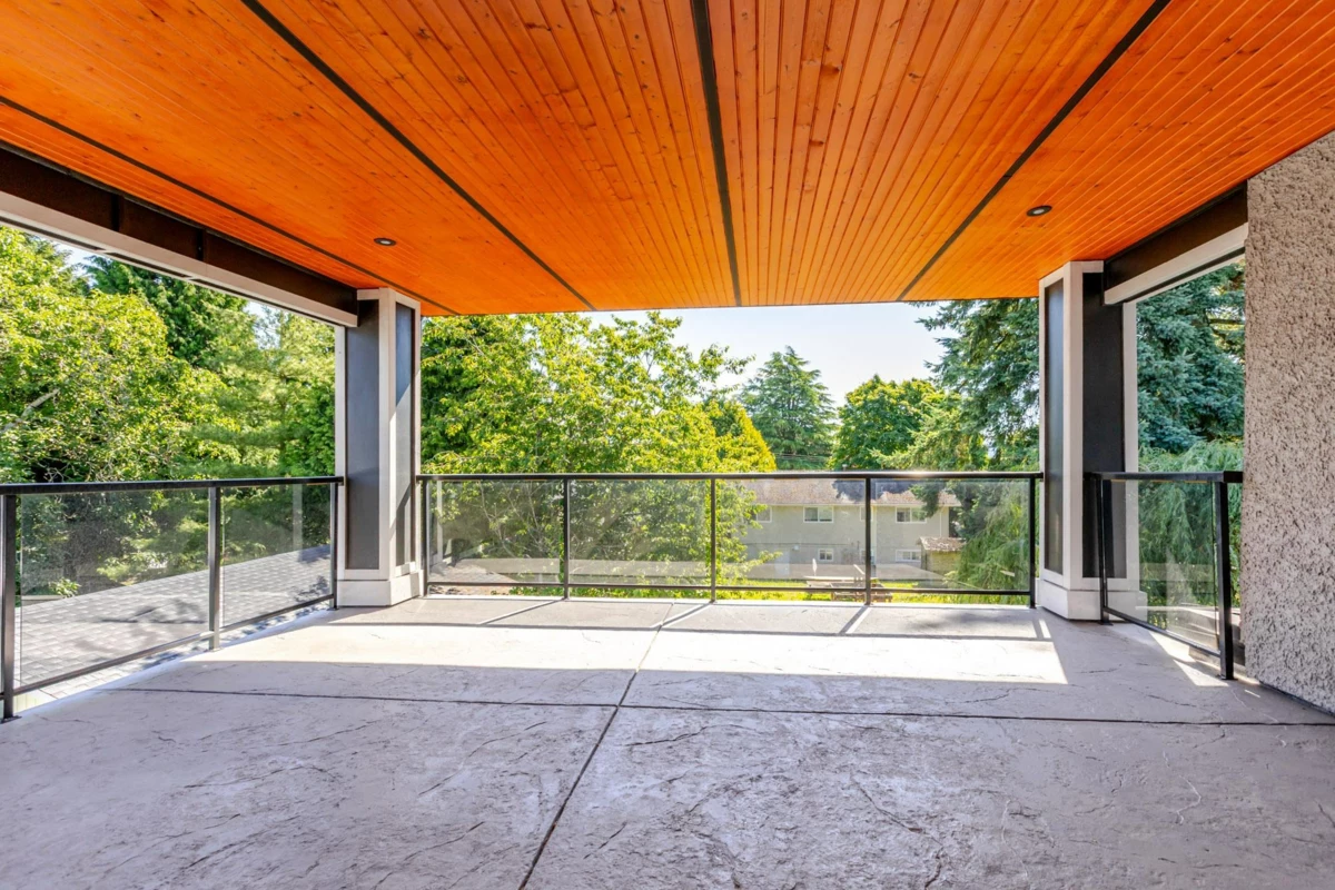 Hallway Photo of 1540 Maple Street, White Rock, BC