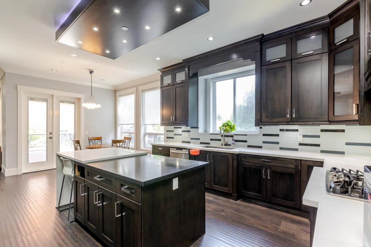 Kitchen Island Photo of 1540 Maple Street, White Rock, BC