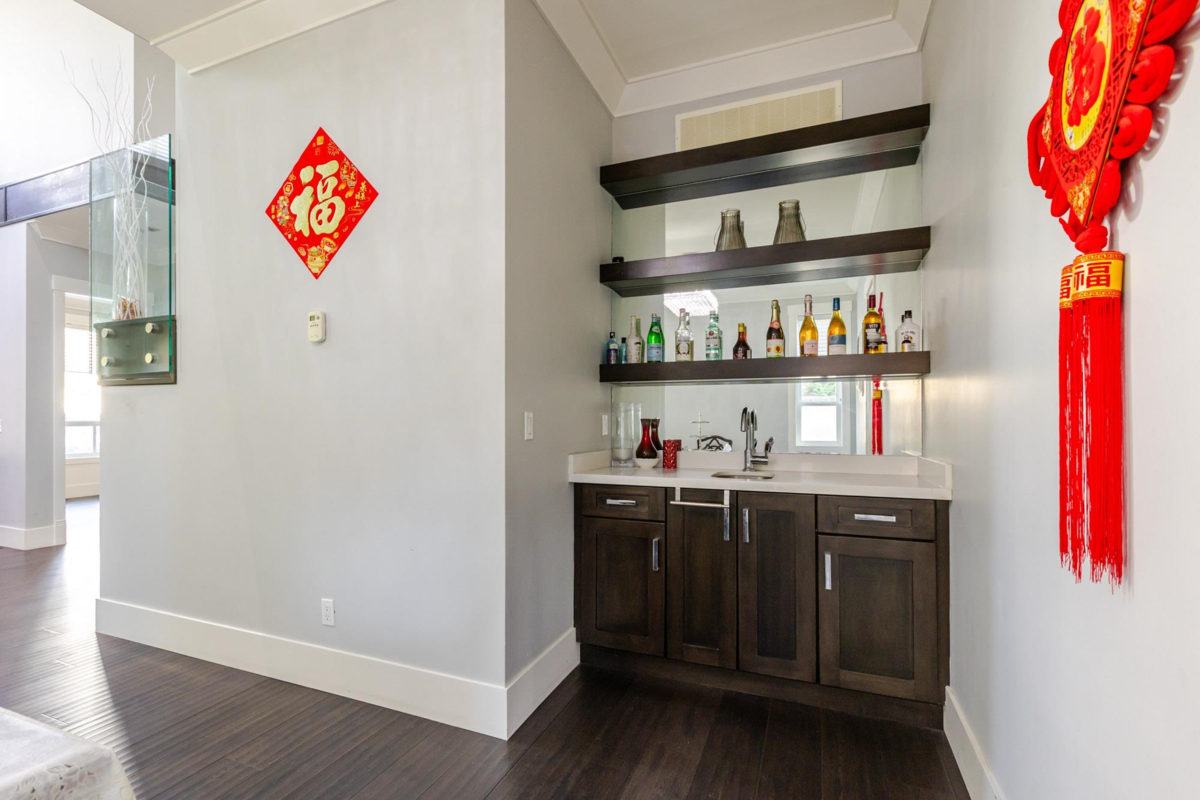 Kitchen Photo of 1540 Maple Street, White Rock, BC