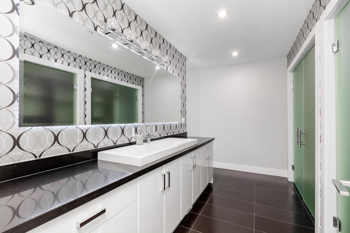 Laundry Room Photo of 1540 Maple Street, White Rock, BC