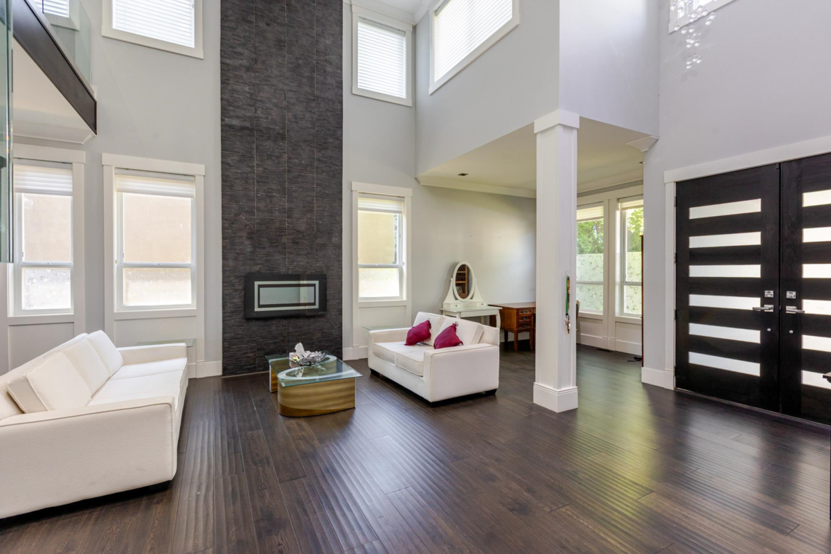 Living Room Photo of 1540 Maple Street, White Rock, BC