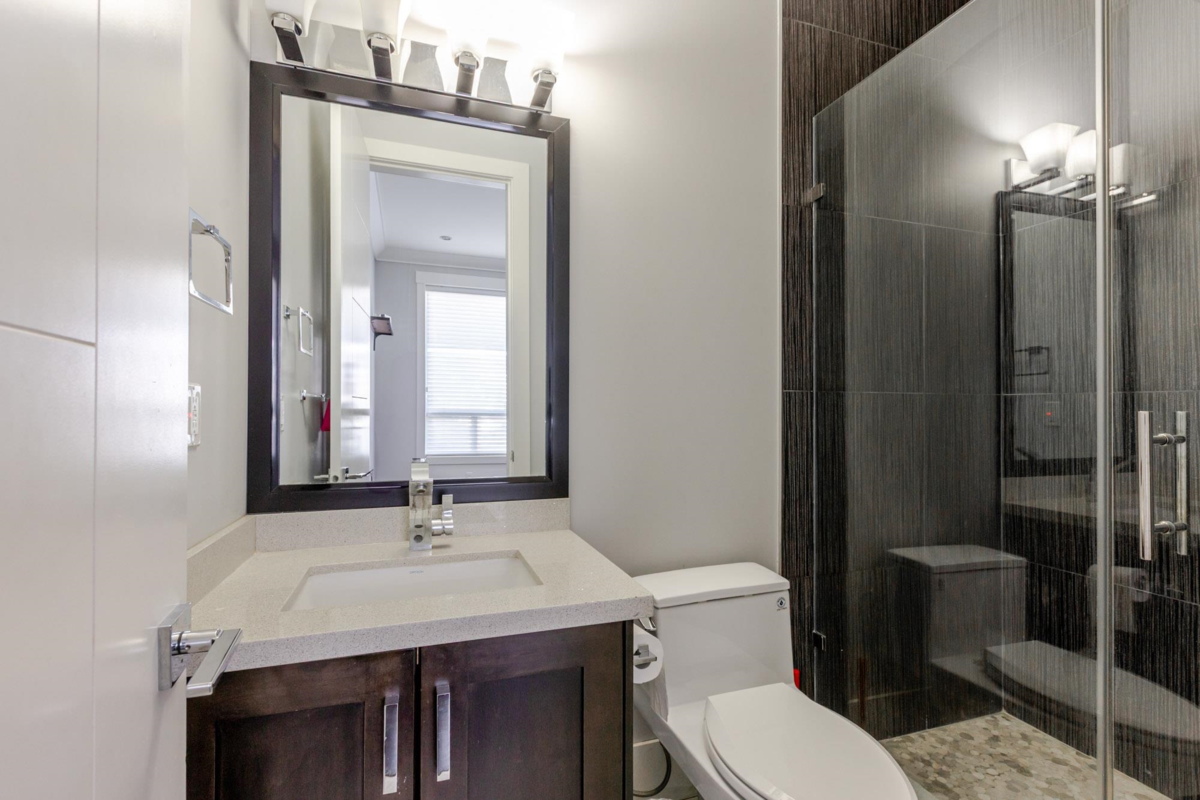 Powder Room Photo of 1540 Maple Street, White Rock, BC