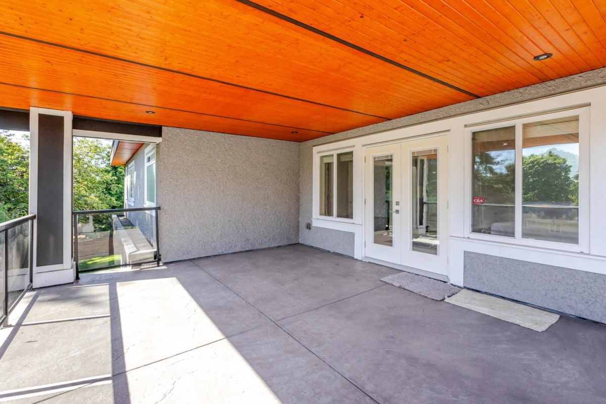 Staircase Photo of 1540 Maple Street, White Rock, BC