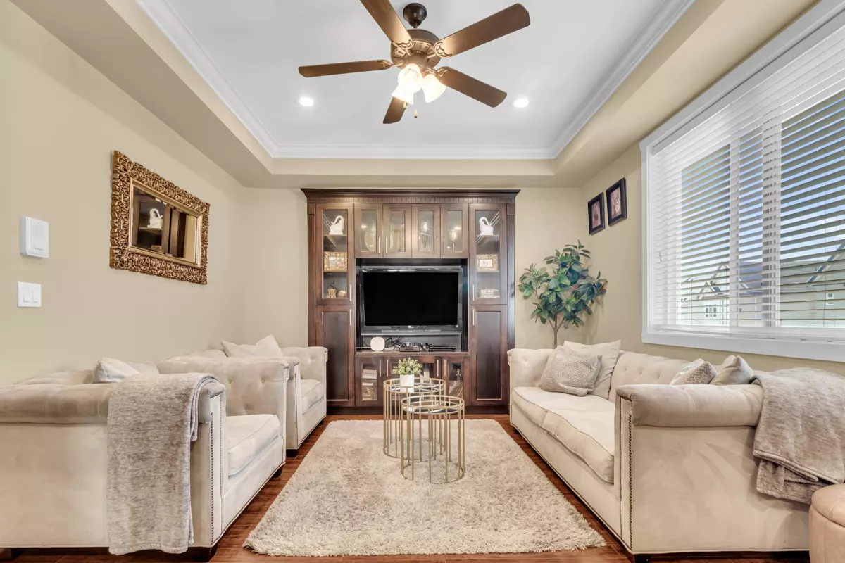 Kitchen Island Photo of 6925 196 Street, Surrey, BC