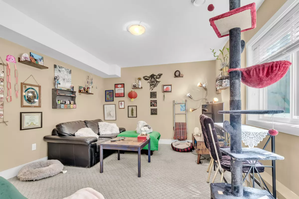 Laundry Room Photo of 6925 196 Street, Surrey, BC