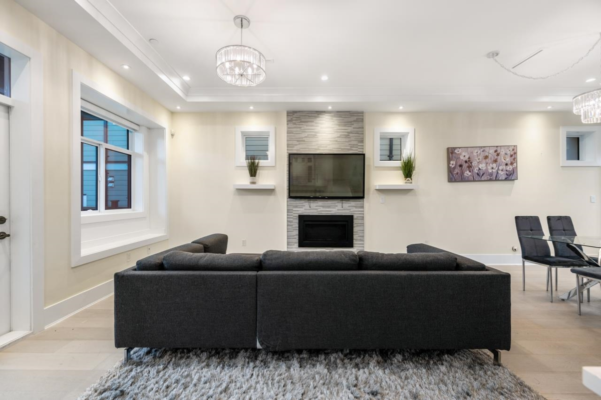 Dining Area Photo of 288 E 59th Avenue, Vancouver, BC