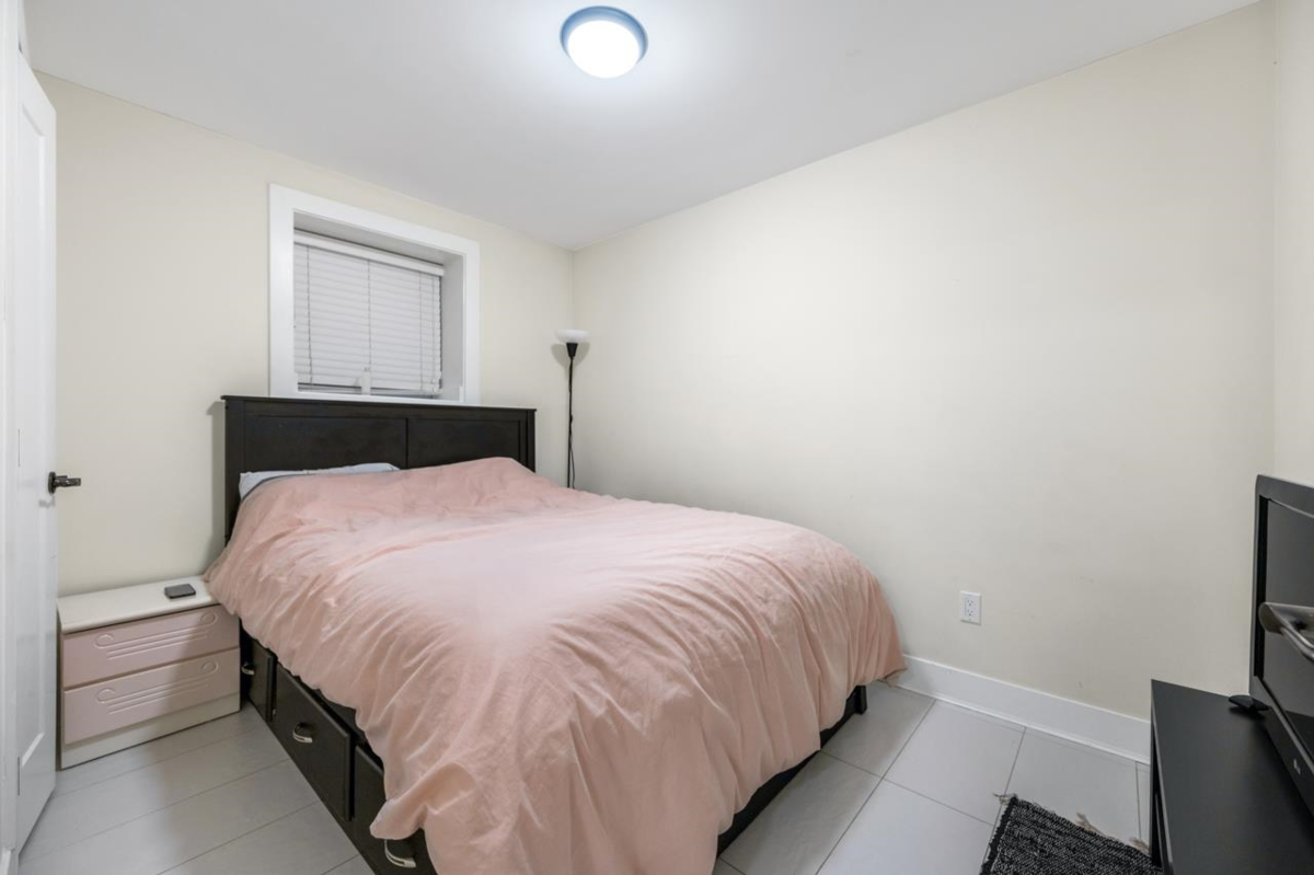 Garage Interior Photo of 288 E 59th Avenue, Vancouver, BC