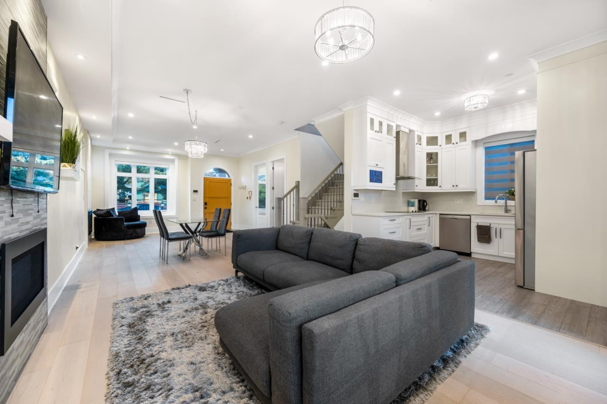 Kitchen Photo of 288 E 59th Avenue, Vancouver, BC