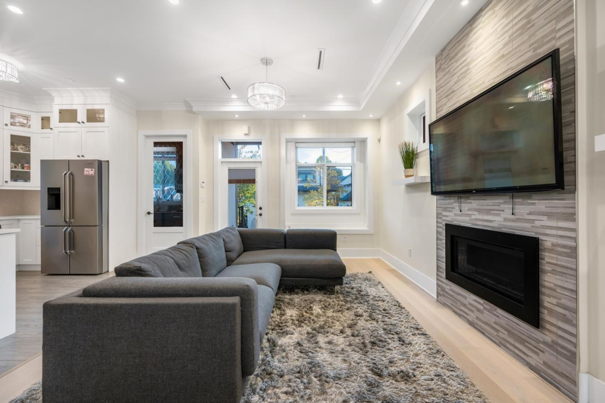 Living Room Photo of 288 E 59th Avenue, Vancouver, BC