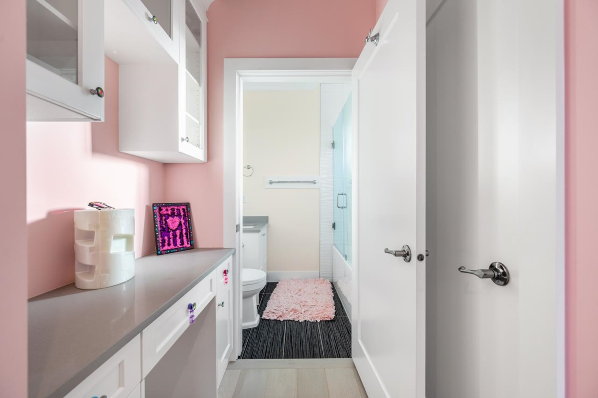 Primary Bedroom Photo of 288 E 59th Avenue, Vancouver, BC