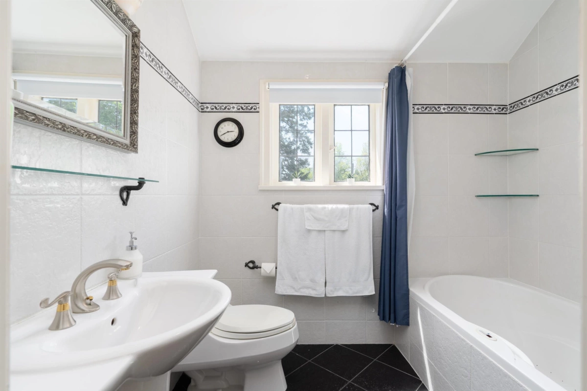 Kitchen Island Photo of 6361 Granville Street, Vancouver, BC