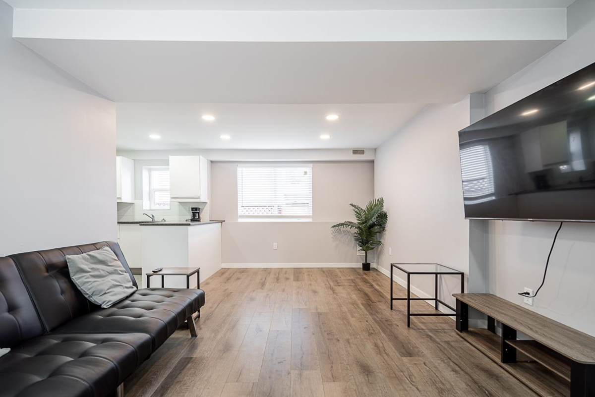 Hallway Photo of 5959 Mcmurray Avenue, Burnaby, BC