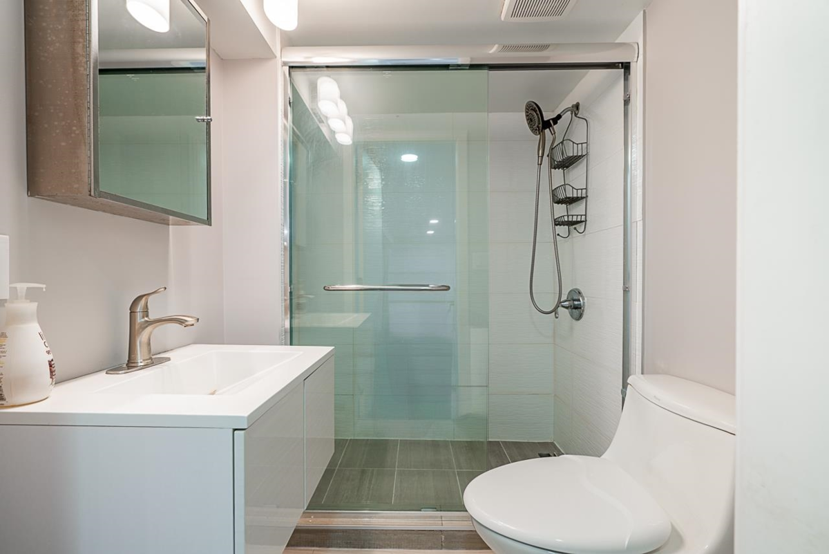 Hot Tub / Spa Photo of 5959 Mcmurray Avenue, Burnaby, BC