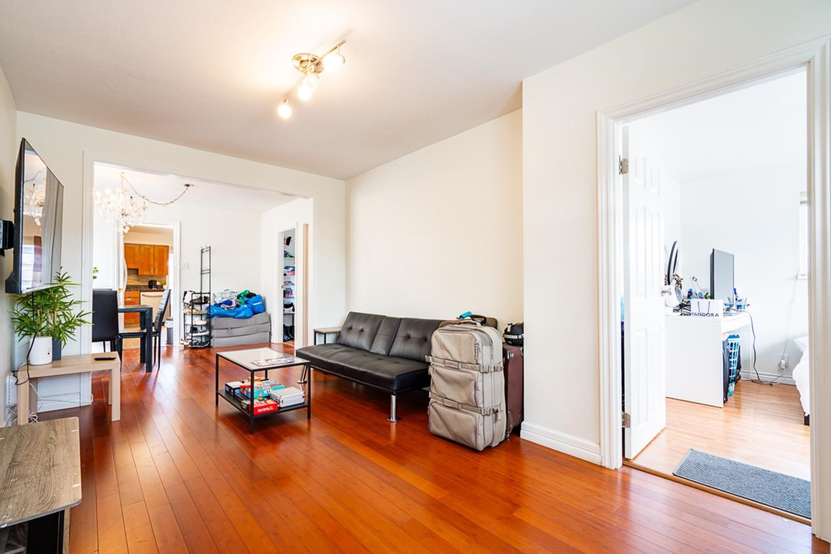 Kitchen Photo of 5959 Mcmurray Avenue, Burnaby, BC
