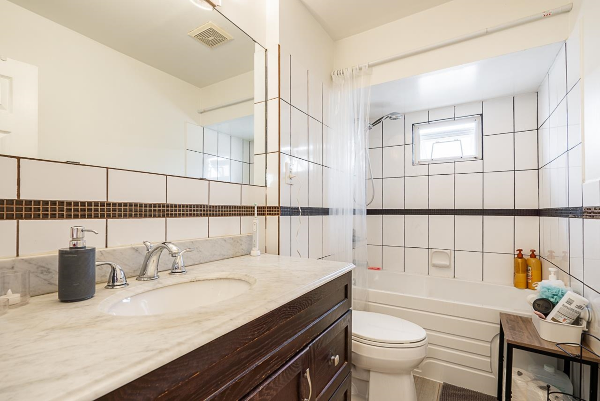 Powder Room Photo of 5959 Mcmurray Avenue, Burnaby, BC