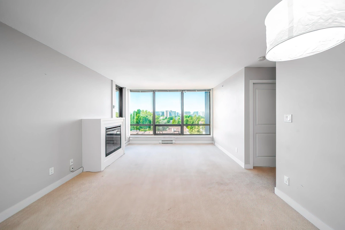 Kitchen Photo of 1102 9188 Cook Road, Richmond, BC