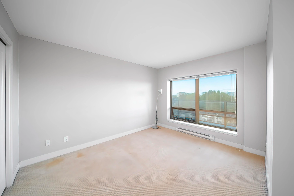 Walk-In Closet Photo of 1102 9188 Cook Road, Richmond, BC