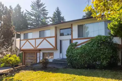 320 Hoult Street, New Westminster, BC, New Westminster — Single Family Residence for sale