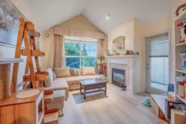 416 960 Lynn Valley Road, North Vancouver, BC
