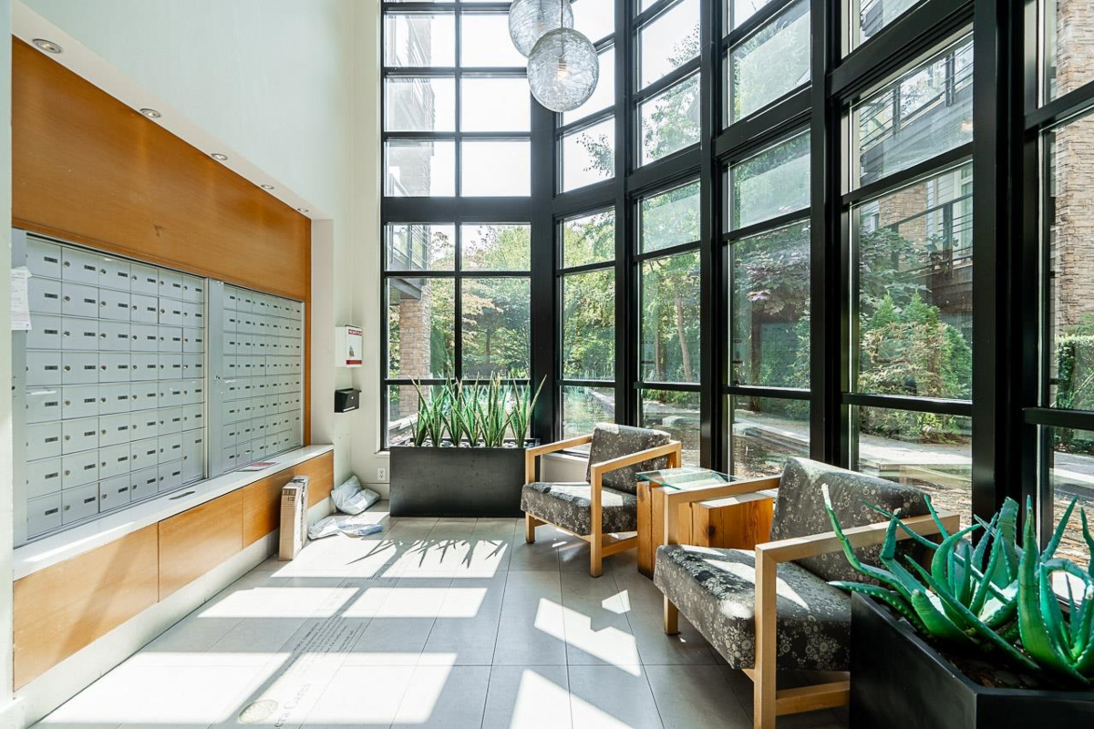 Garden / Landscaping Photo of 207 5928 Birney Avenue, Vancouver, BC