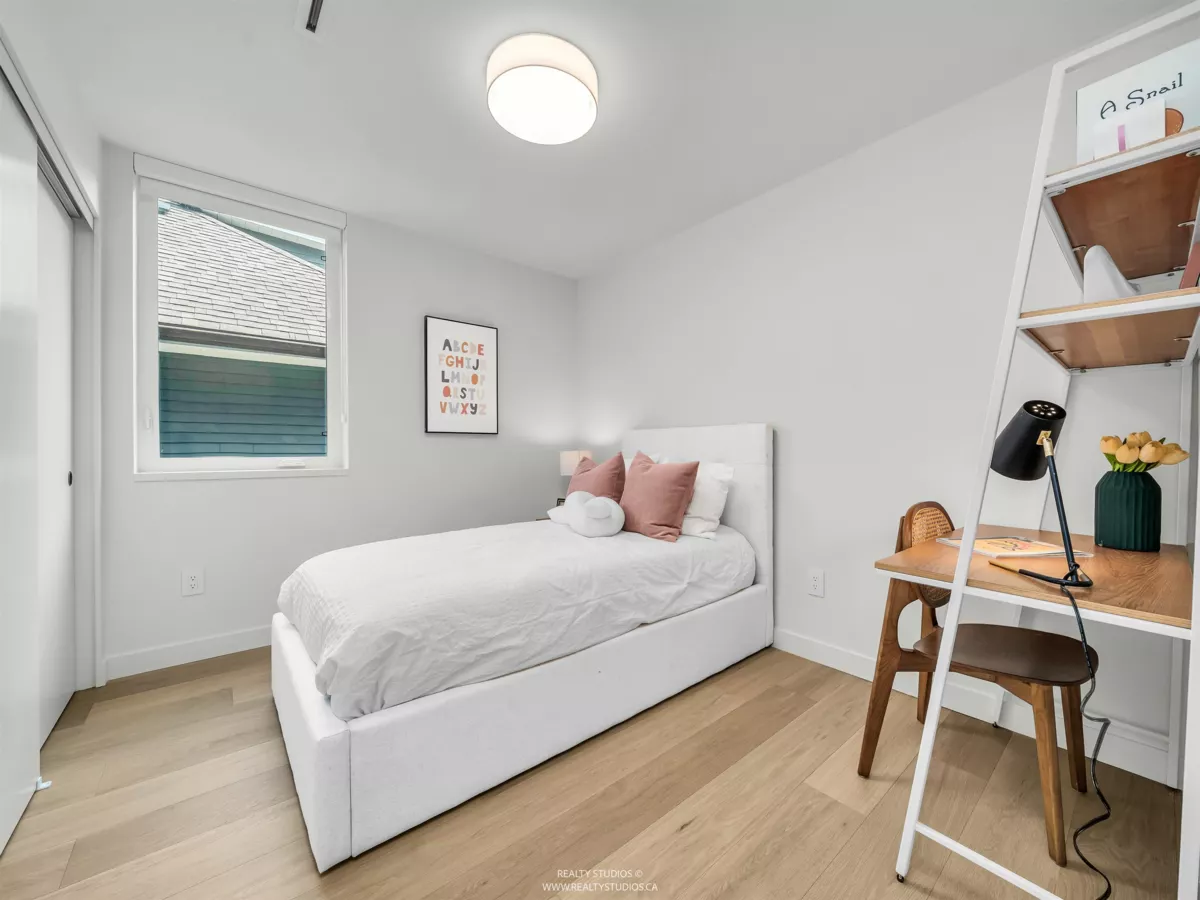 Entry Foyer Photo of 1 1120 E 23rd Avenue, Vancouver, BC