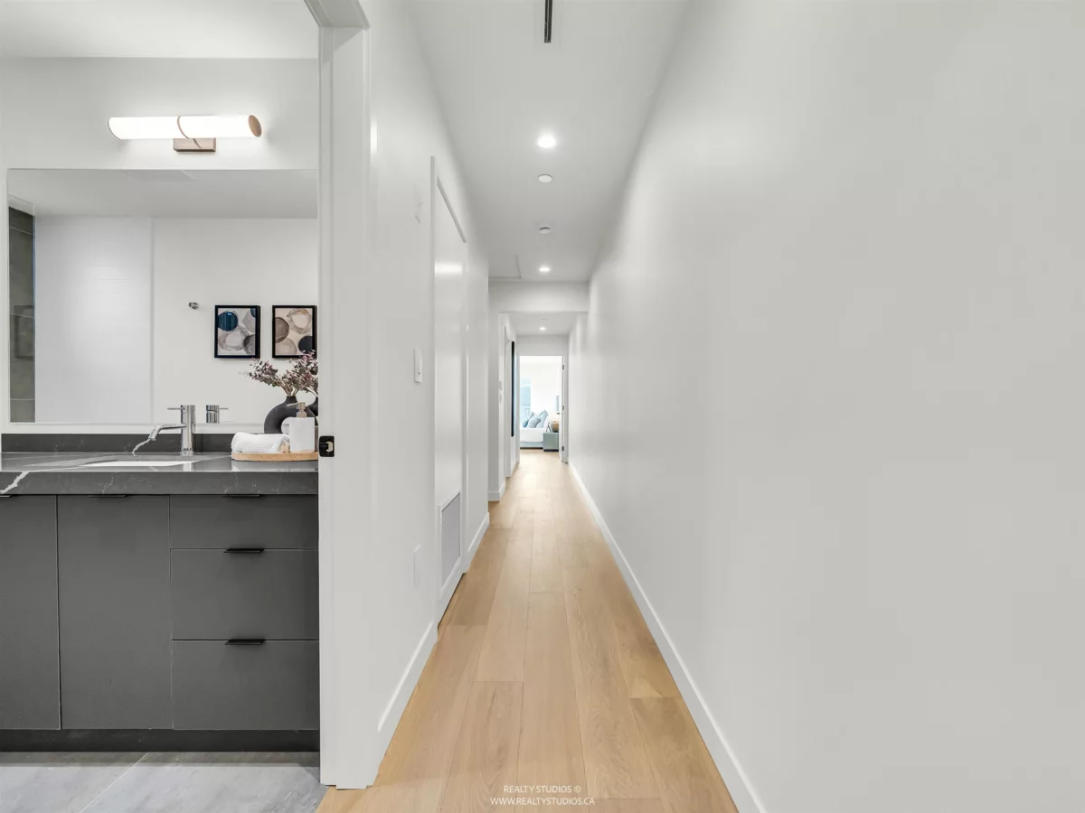 Front Yard Photo of 1 1120 E 23rd Avenue, Vancouver, BC