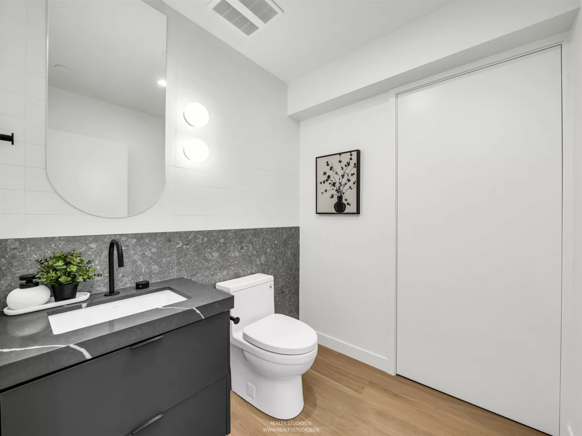 Guest Bathroom Photo of 1 1120 E 23rd Avenue, Vancouver, BC