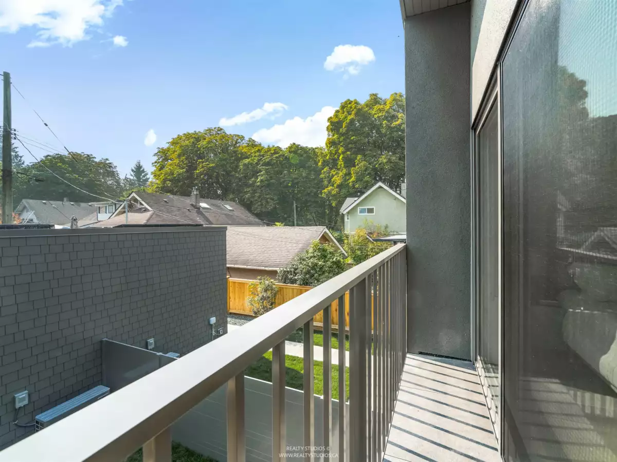 Hot Tub / Spa Photo of 1 1120 E 23rd Avenue, Vancouver, BC