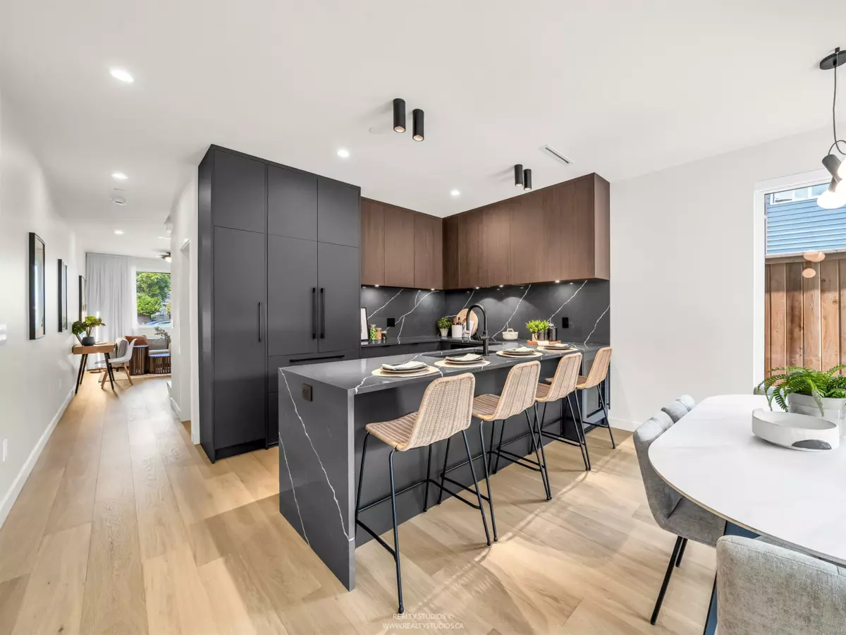 Kitchen Island Photo of 1 1120 E 23rd Avenue, Vancouver, BC