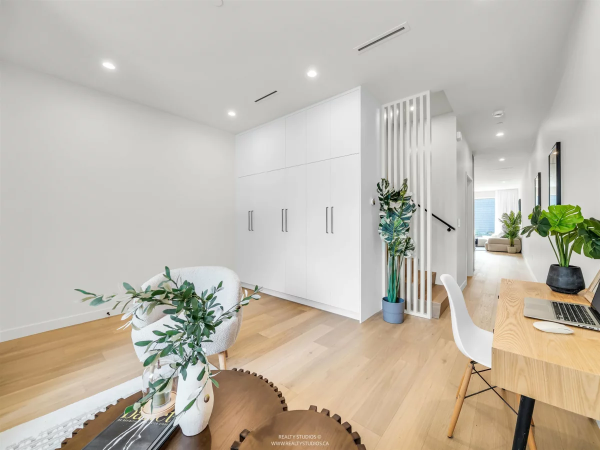 Kitchen Photo of 1 1120 E 23rd Avenue, Vancouver, BC