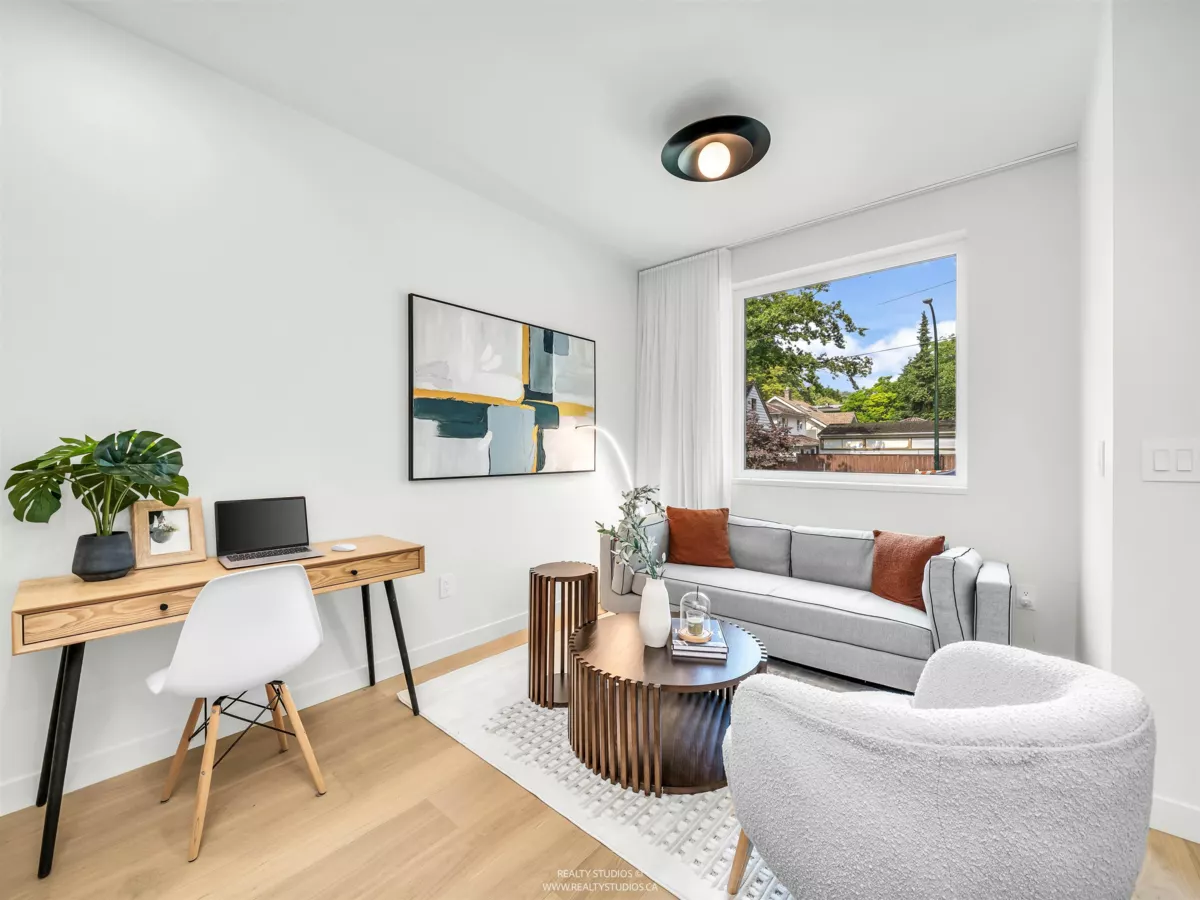 Living Room Photo of 1 1120 E 23rd Avenue, Vancouver, BC