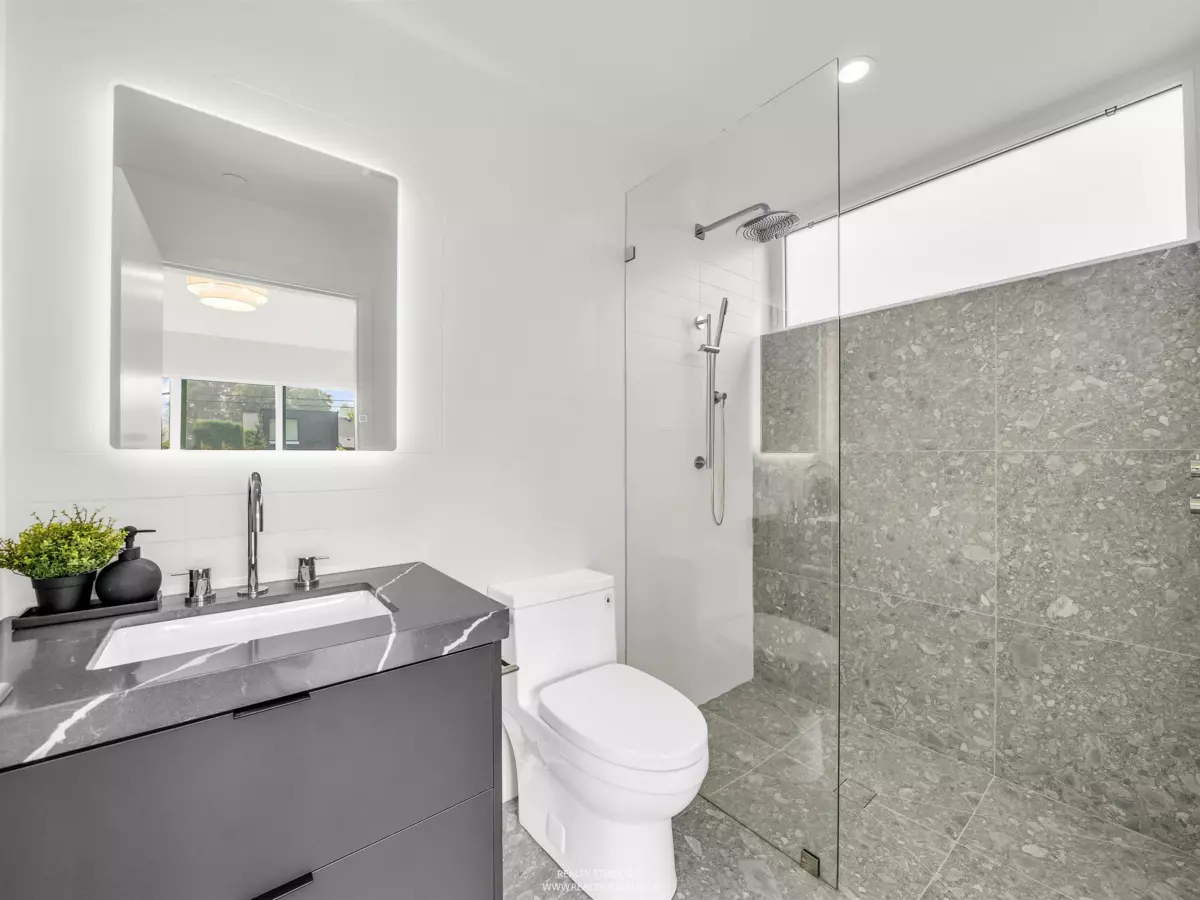 Mudroom Photo of 1 1120 E 23rd Avenue, Vancouver, BC