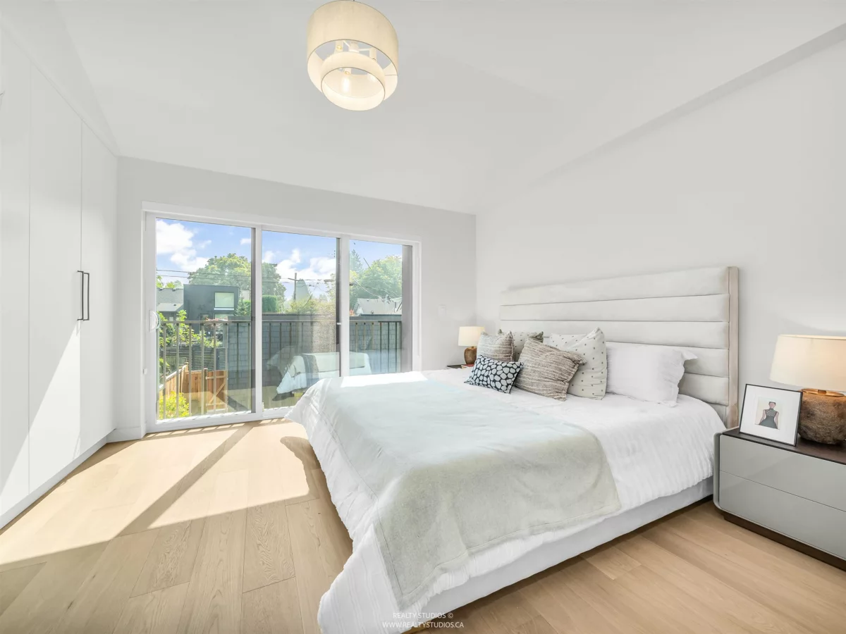 Powder Room Photo of 1 1120 E 23rd Avenue, Vancouver, BC