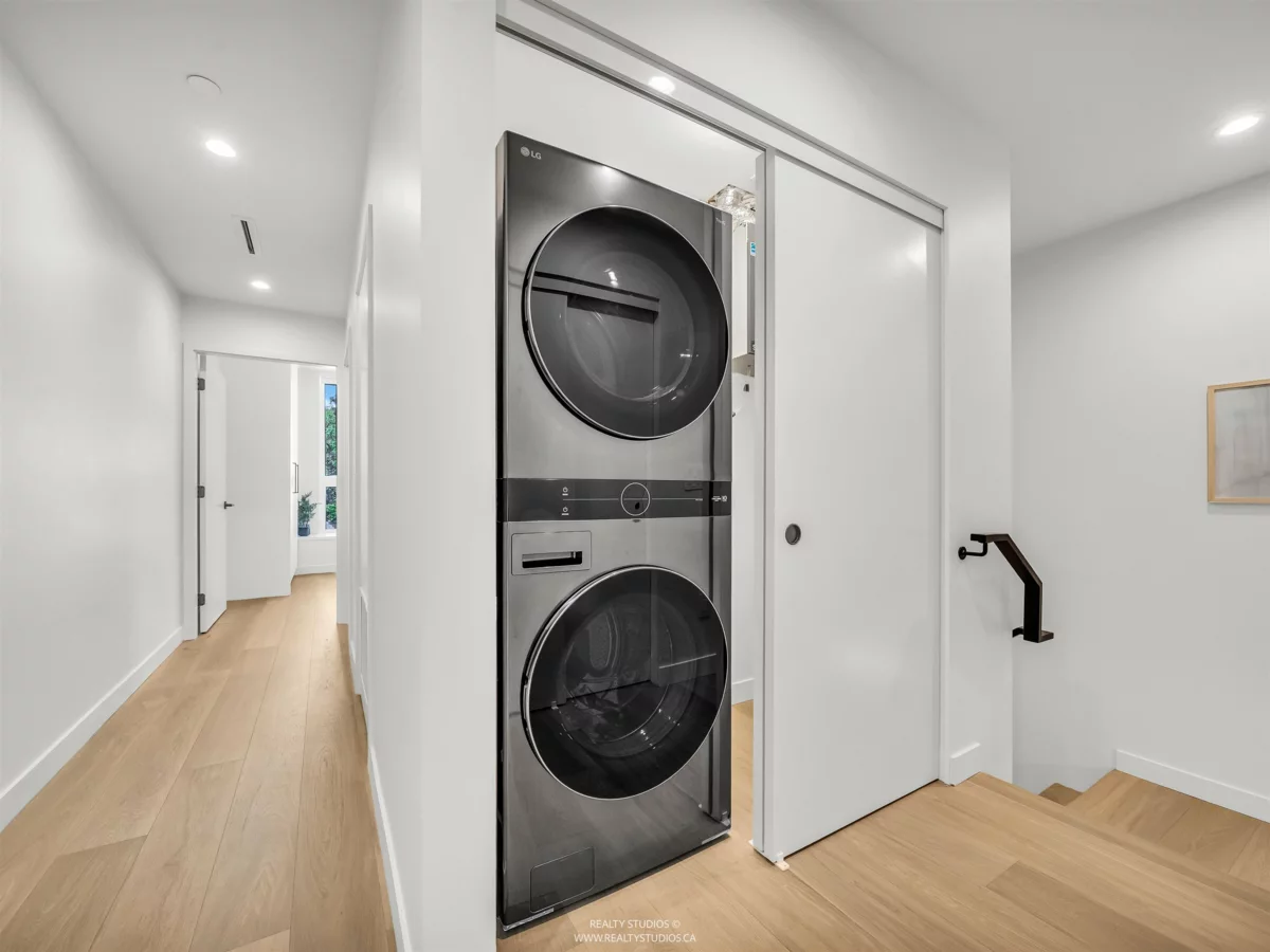 Swimming Pool Photo of 1 1120 E 23rd Avenue, Vancouver, BC